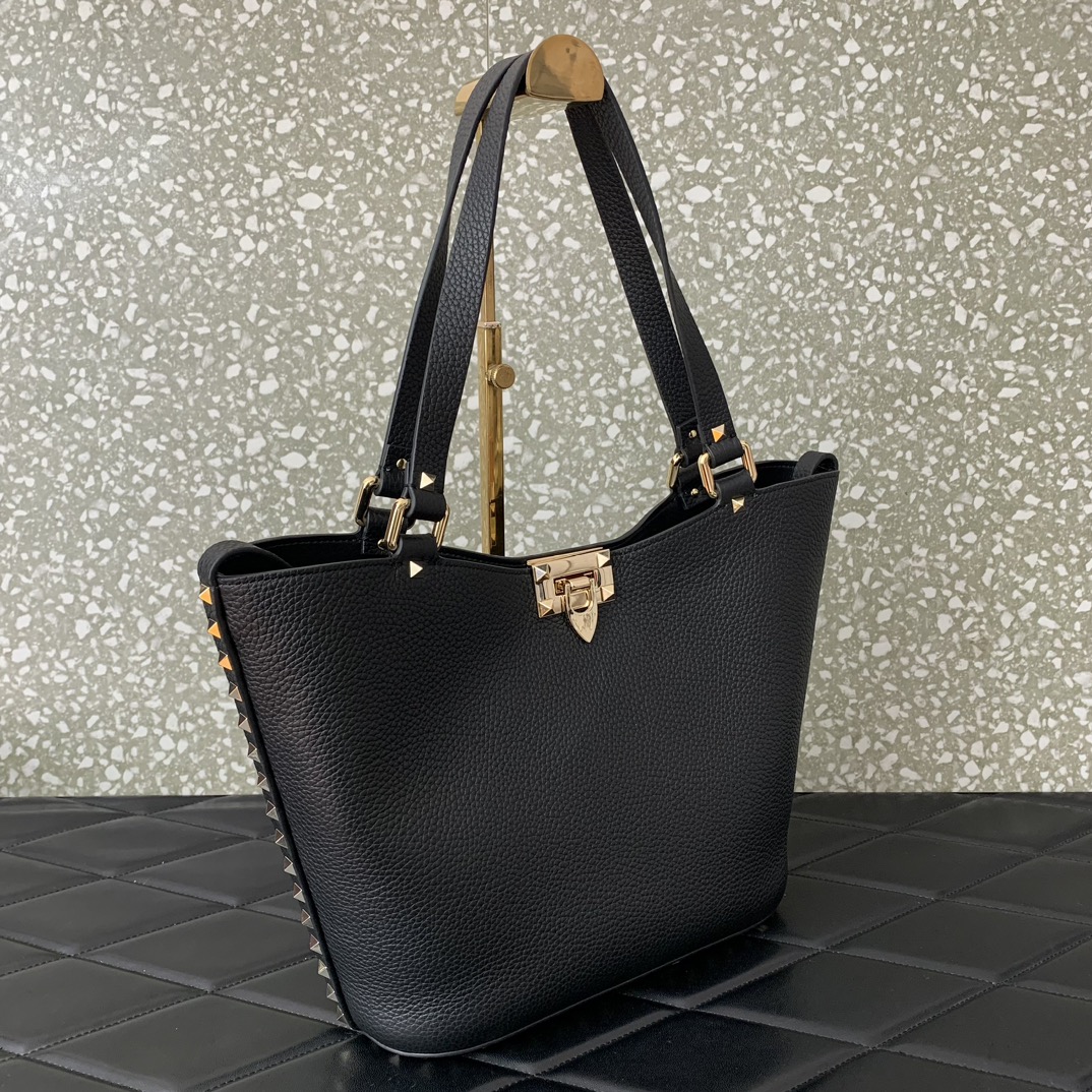 Valentino Garavani Rockstud Shoulder Bag in Black Grainy Calfskin